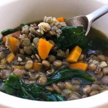Super easy super hearty lentil spinach soup