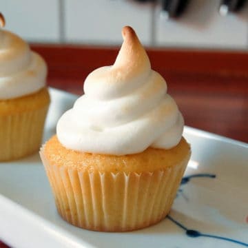 Lemon meringue cupcakes1