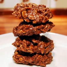 Easy no bake chocolate oatmeal cookie with nutella.