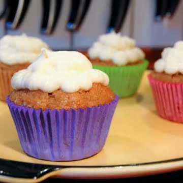 Carrot cake cupcakes with cream cheese icing