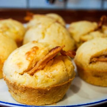 bacon egg and cheese breakfast muffins