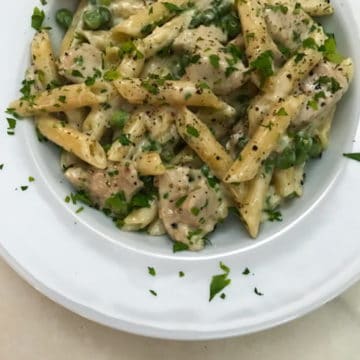 A quick and easy chicken alfredo pasta recipe.