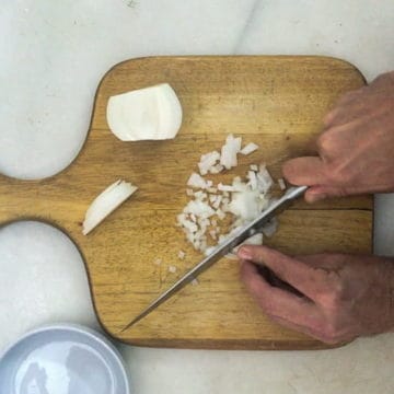 how to easily chop an onion
