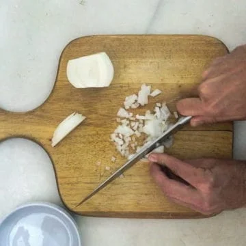 How to easily chop an onion