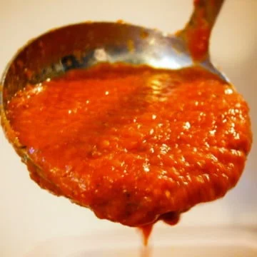 Italian marinara sauce featured