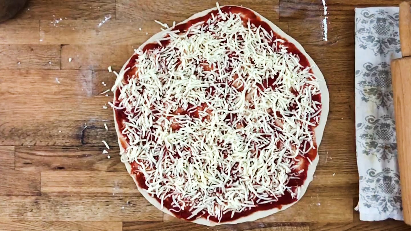 topping cheese pizza