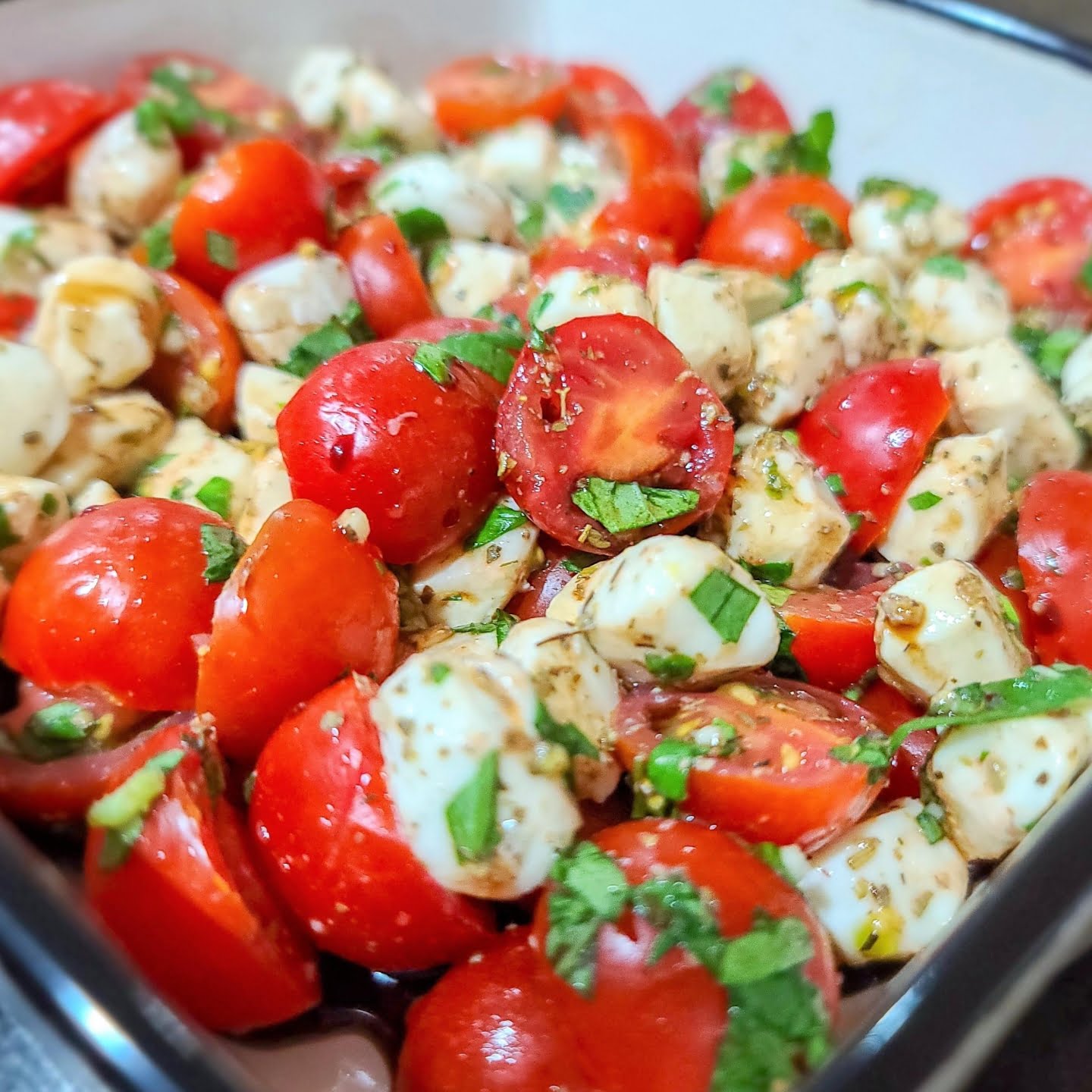 mozzarella basil tomatoes salad featured