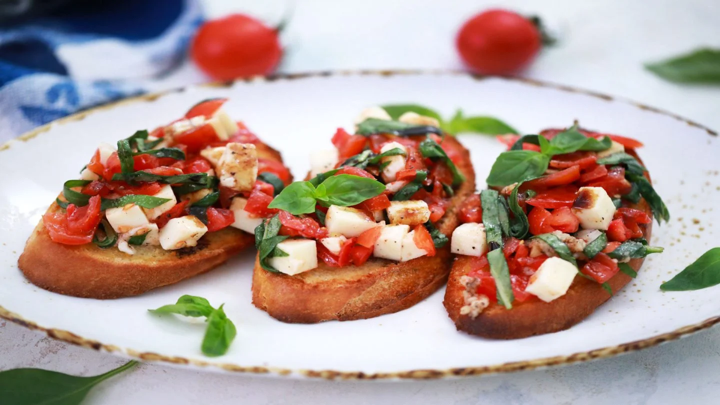 brushetta with mozzarella 