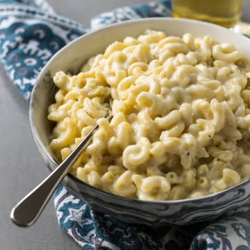 White cheddar mac and cheese featured