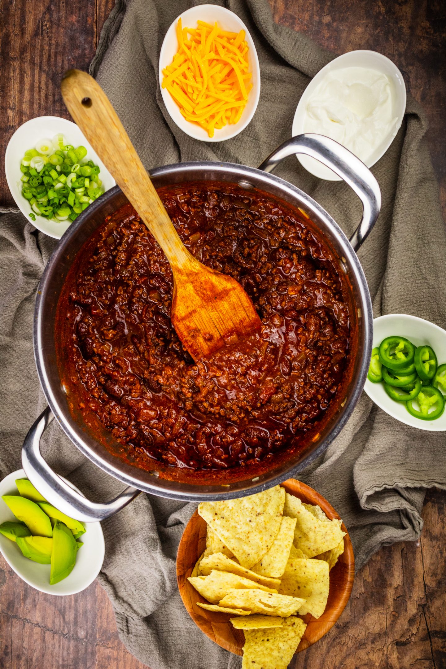 Beef chili with toppings
