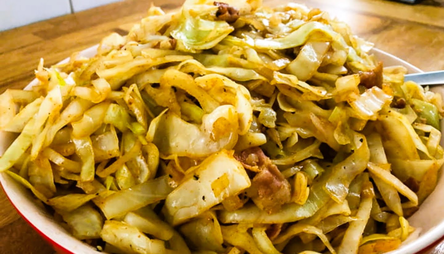 Fried cabbage with bacon 1