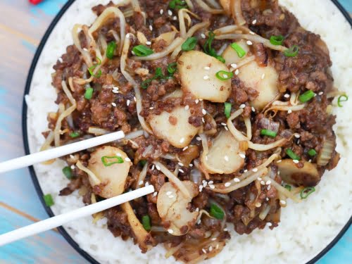 https://comfortablefood.com/wp-content/uploads/2022/05/beef-chop-suey-featured-500x375.jpg