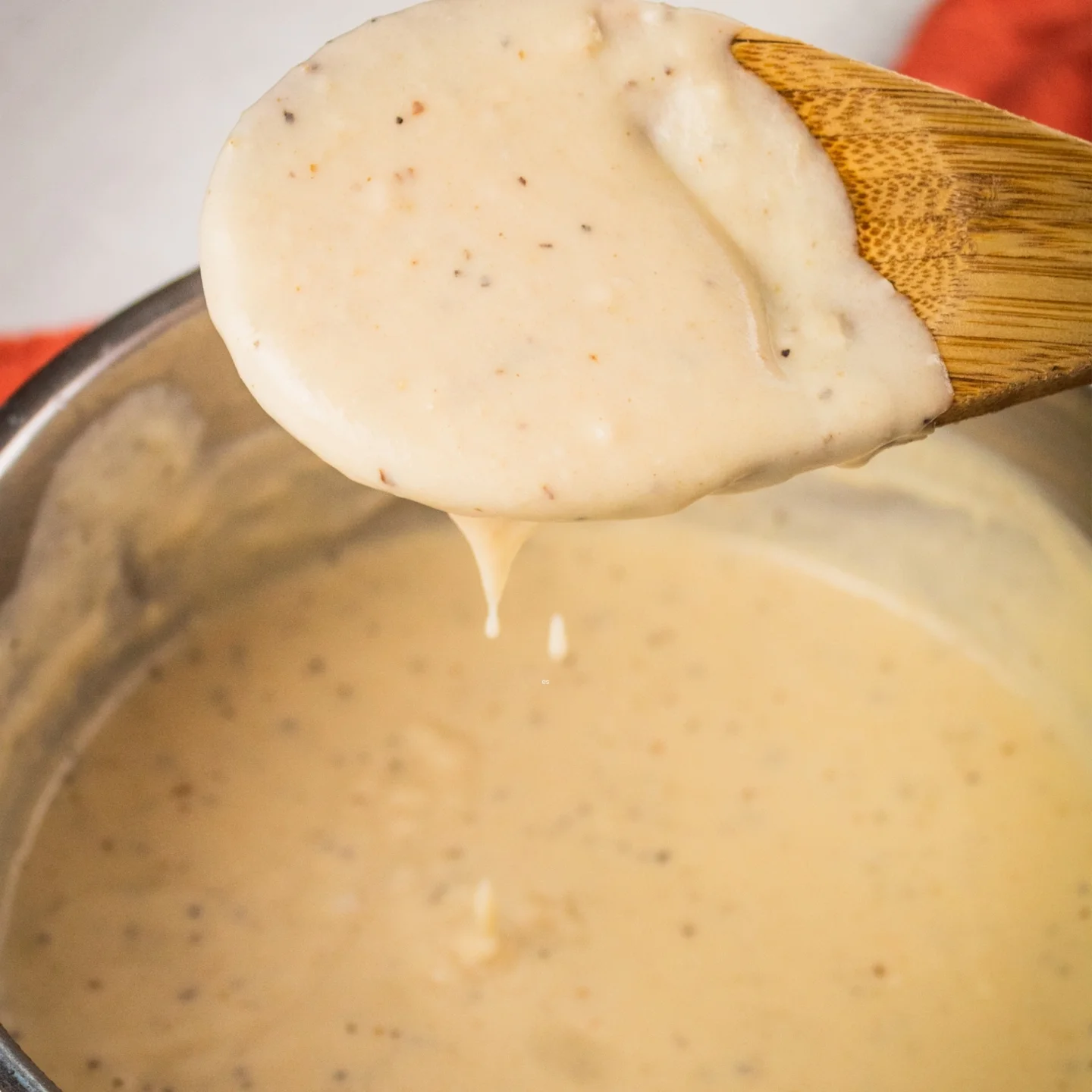 white gravy pouring 