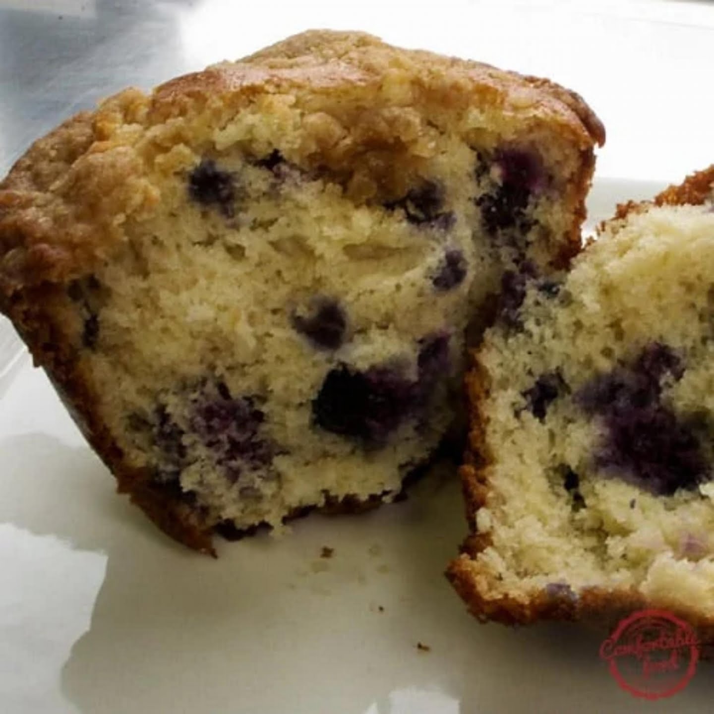 Blueberry muffins with maple crumble
