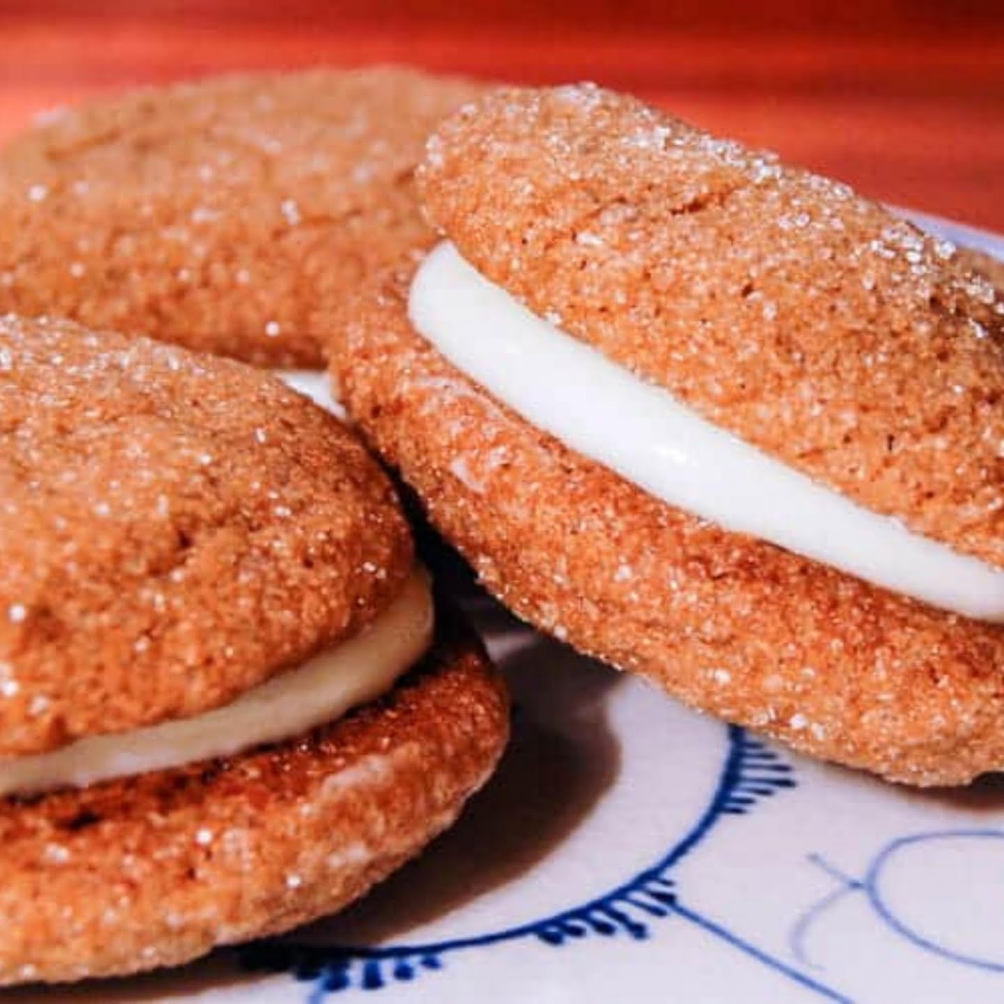 Sandwiched ginger snaps with lemon cream cheese Filling