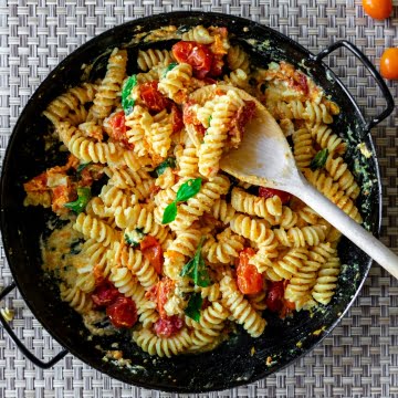 Featured pasta recipes with few ingredients