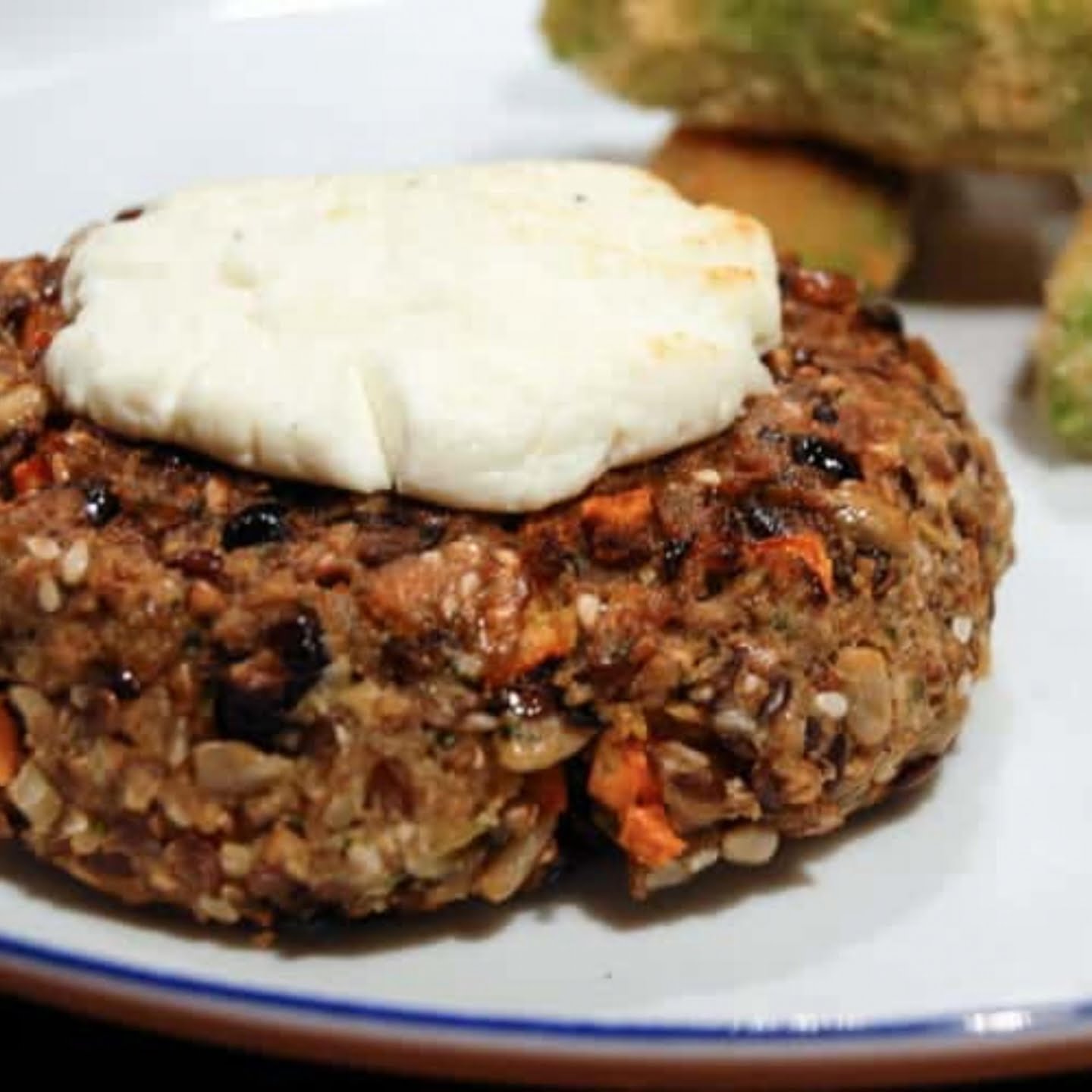 Hearty Quinoa Veggie Burger