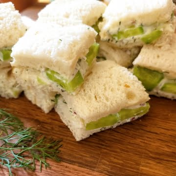 Cucumber sandwich featured