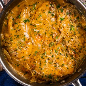Smothered chicken featured
