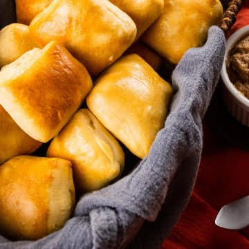 Texas Roadhouse Rolls - Featured
