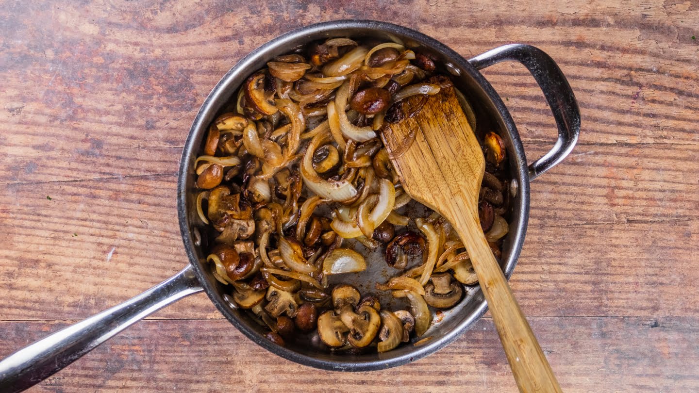 Cooking of mushrooms and onions