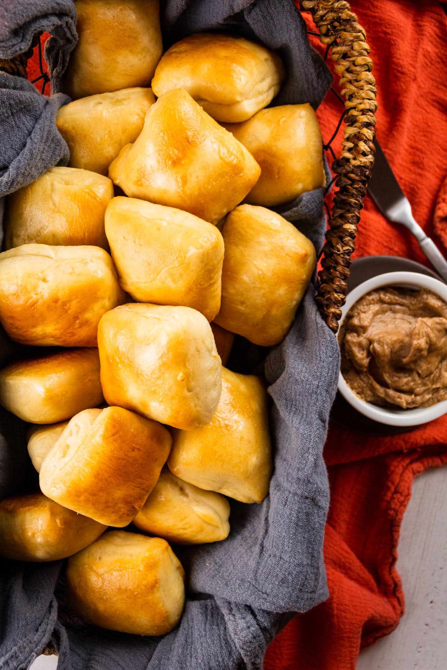 Texas roadhouse rolls serving