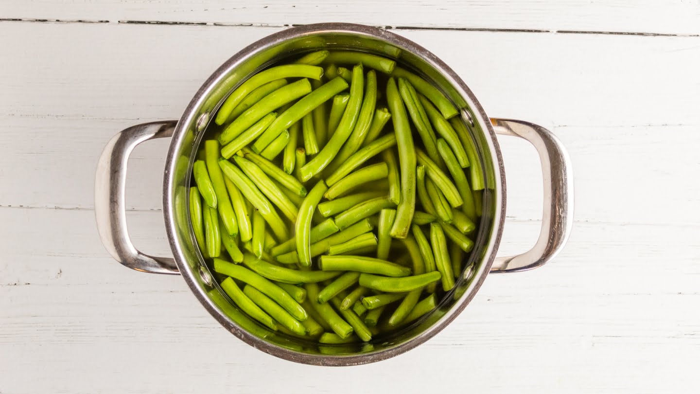 Combine the chopped green beans and chicken broth in a saucepan and bring to a boil