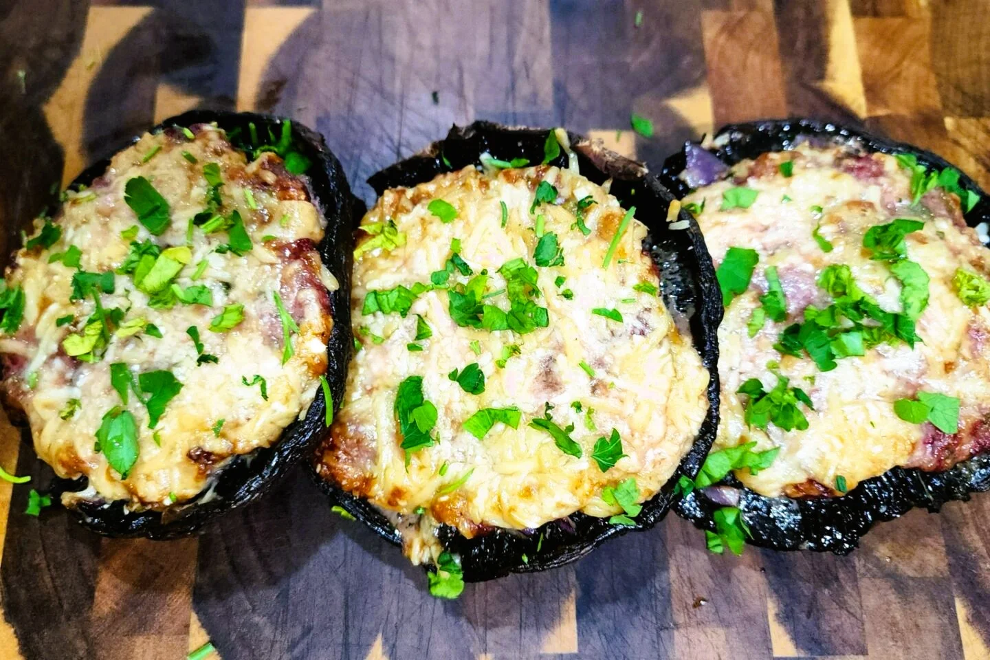 stuffed mushroom serve2 1440x960 1