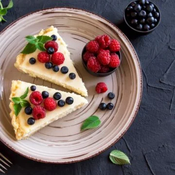 20 Best cheesecake toppings - featured
